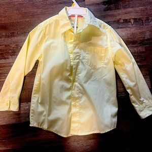Boys size 6 yellow/pale yellow boys button down shirt. French Toast brand.